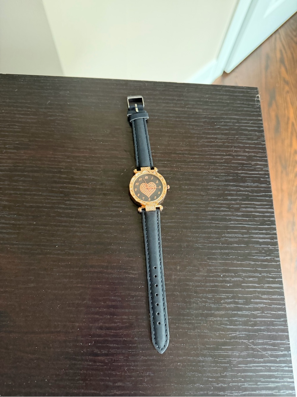 Casual quartz wristwatch